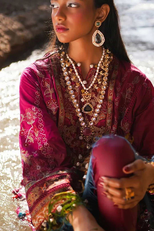 Sana Safinaz Luxury Lawn 2023 - 014A - Image 3