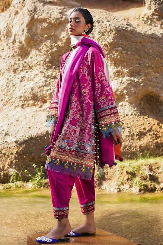 Sana Safinaz Luxury Lawn 2023 - 014A - Image 4
