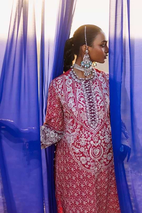 Sana Safinaz Luxury Lawn 2023 - 09A - Image 3