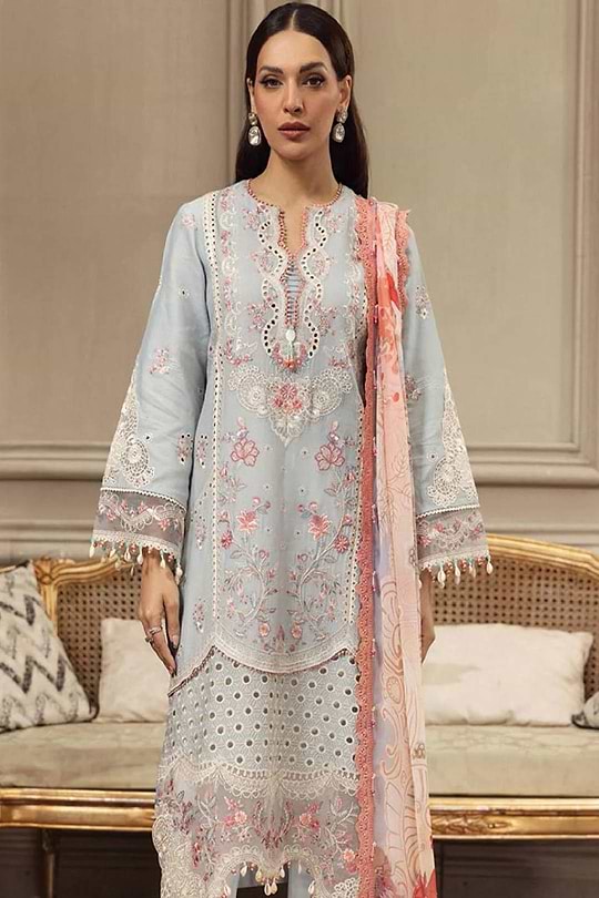 Zunaira 02 - Anaya Luxury Festive Lawn 2023 - Image 3