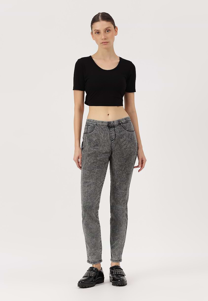 UnWaste Pledge | Grey Mid Rise Cropped Skinny Jeans