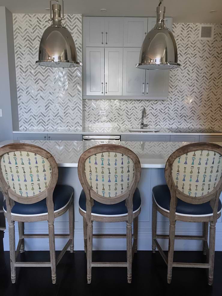 Monarch Cipollino With Thassos Strips Herringbone Polished Marble Tile