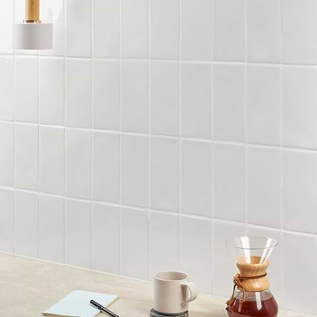 Nabi Subway Glacier White 4.5x9 Crackled Glossy Glass Tile