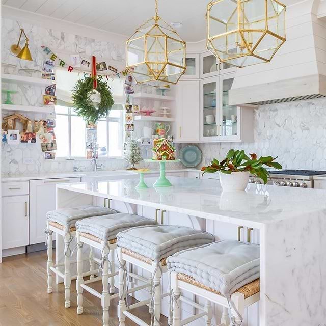 Calacatta 4x8 Beveled Hexagon Polished Marble Tile