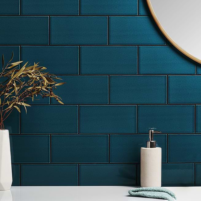 Coastally-inspired crackle glaze tile