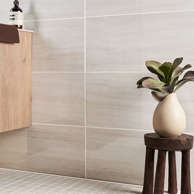 Natural travertine look in porcelain tile