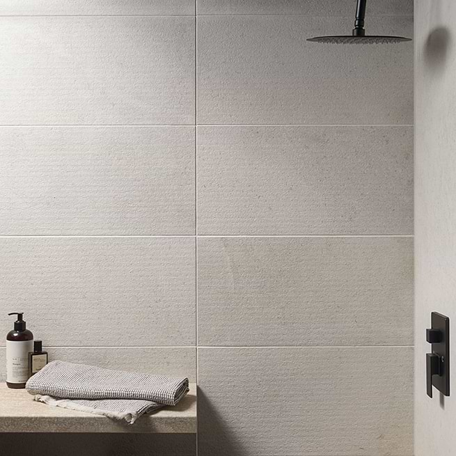 Impeccable limestone-look in porcelain