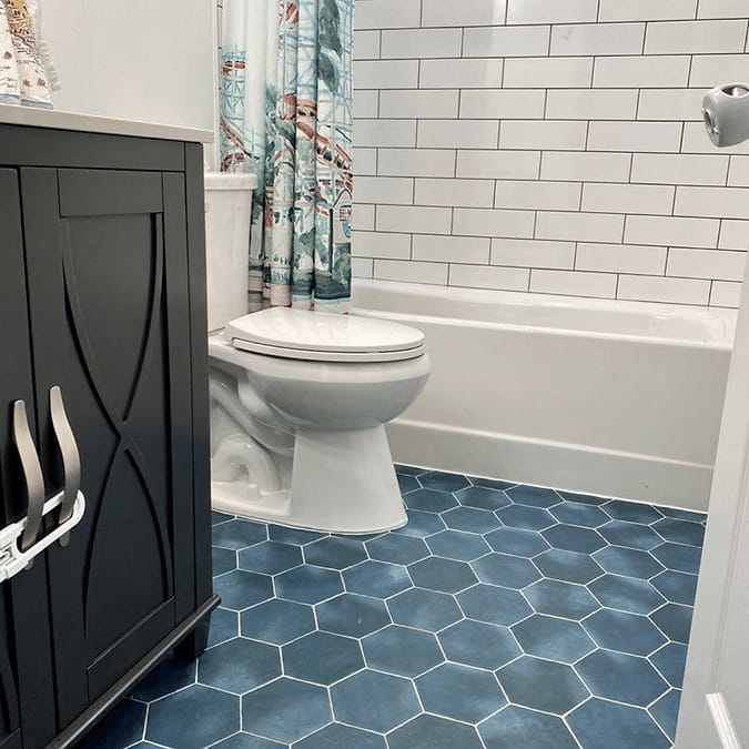 These Bathrooms Prove Hexagon Floor Tile Is Stunning
