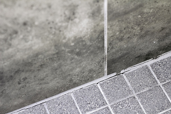 Cracked Grout - Tilebar