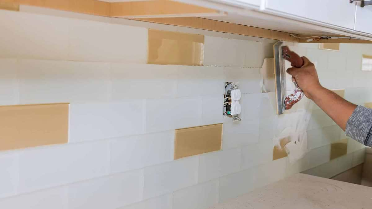 Achieving a Flawless Finish: A Guide to Glass Tile Troweling