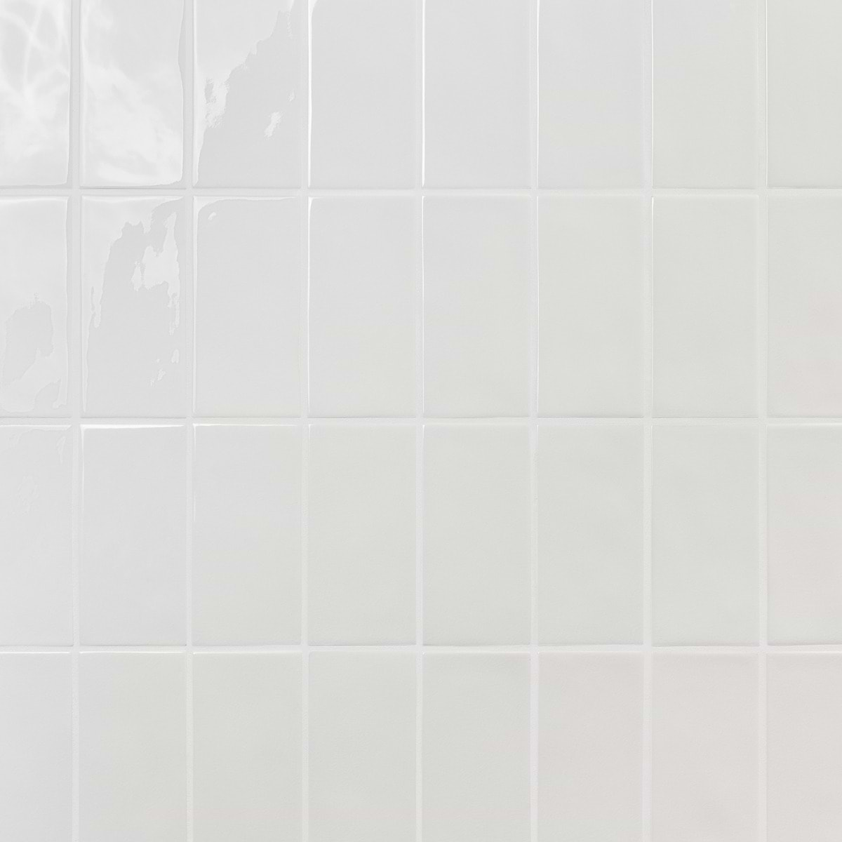 Nabi Subway Glacier White 4.5x9 Crackled Glossy Glass Tile