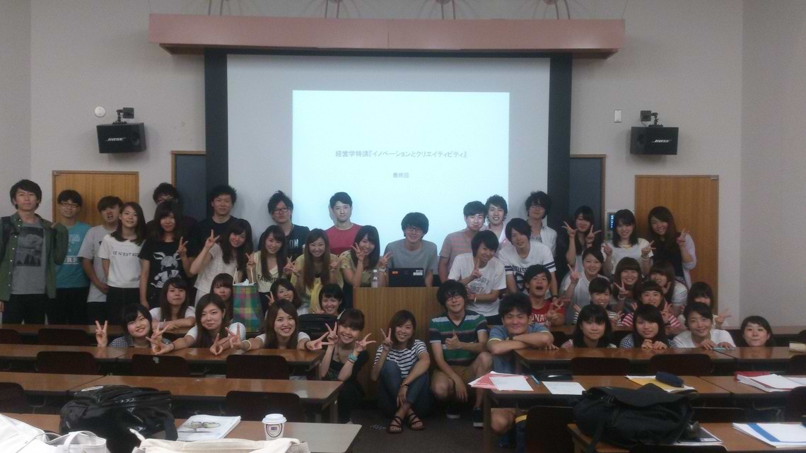 アイデアづくりの前半は、身体的な思考が要求される