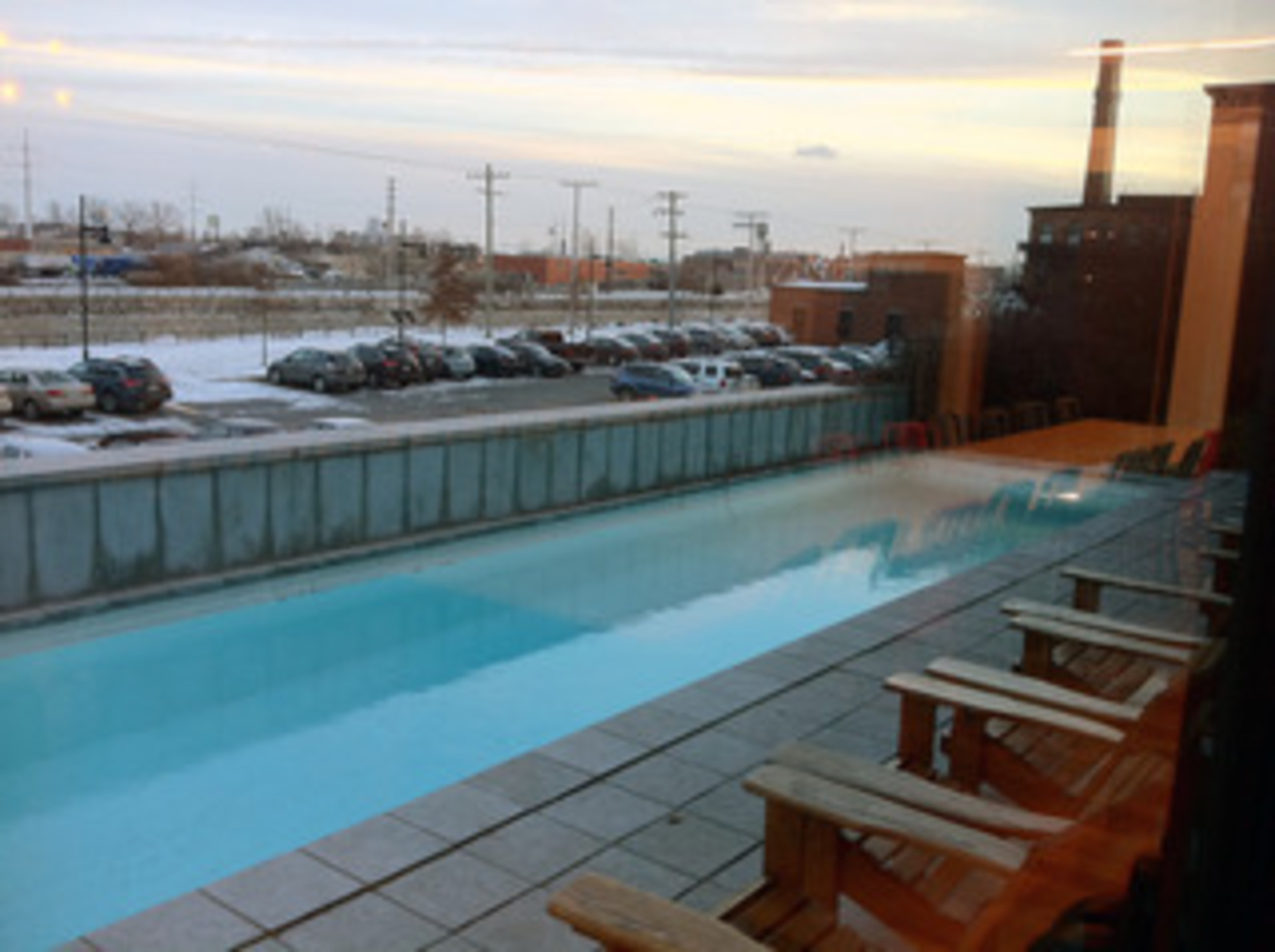 プールのある広告会社？！