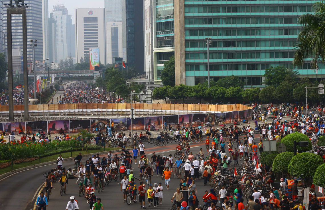 日曜朝に突如出現! 多様性超えジャカルタ市民が楽しむ路上空間