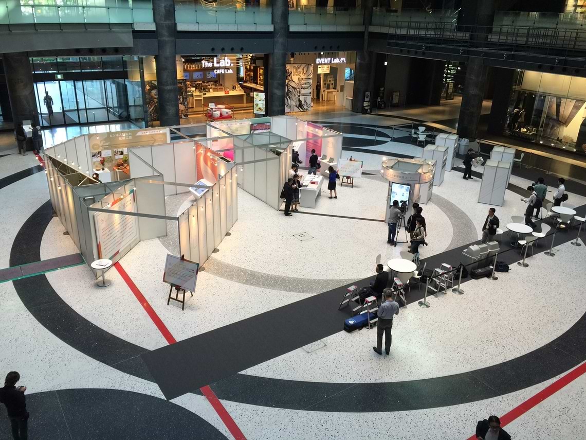 日本新聞協会主催「あしたの一面展」開催