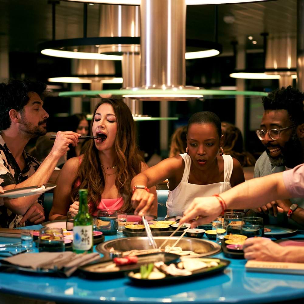 people eating at gunbae