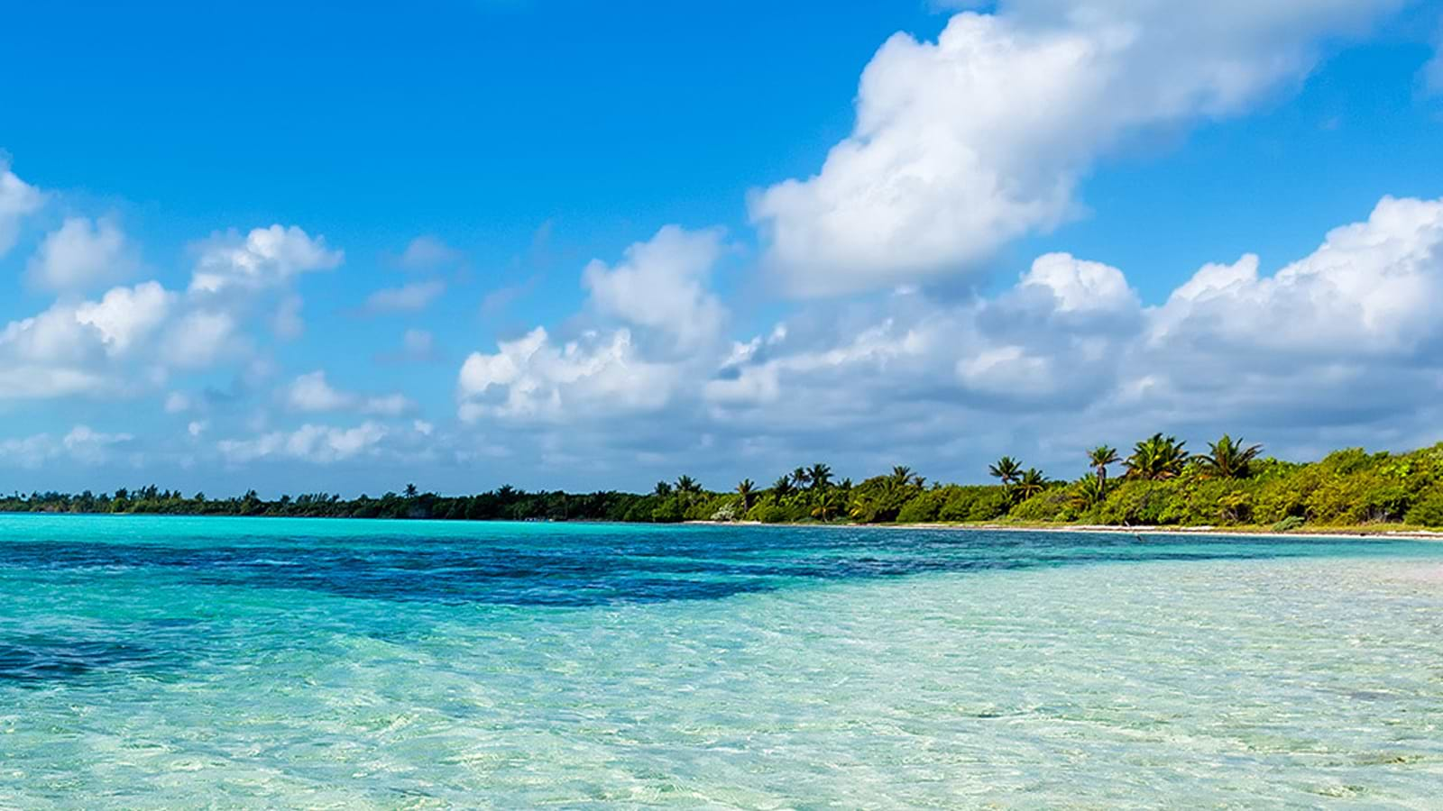 An image of the beach on Costa Maya.