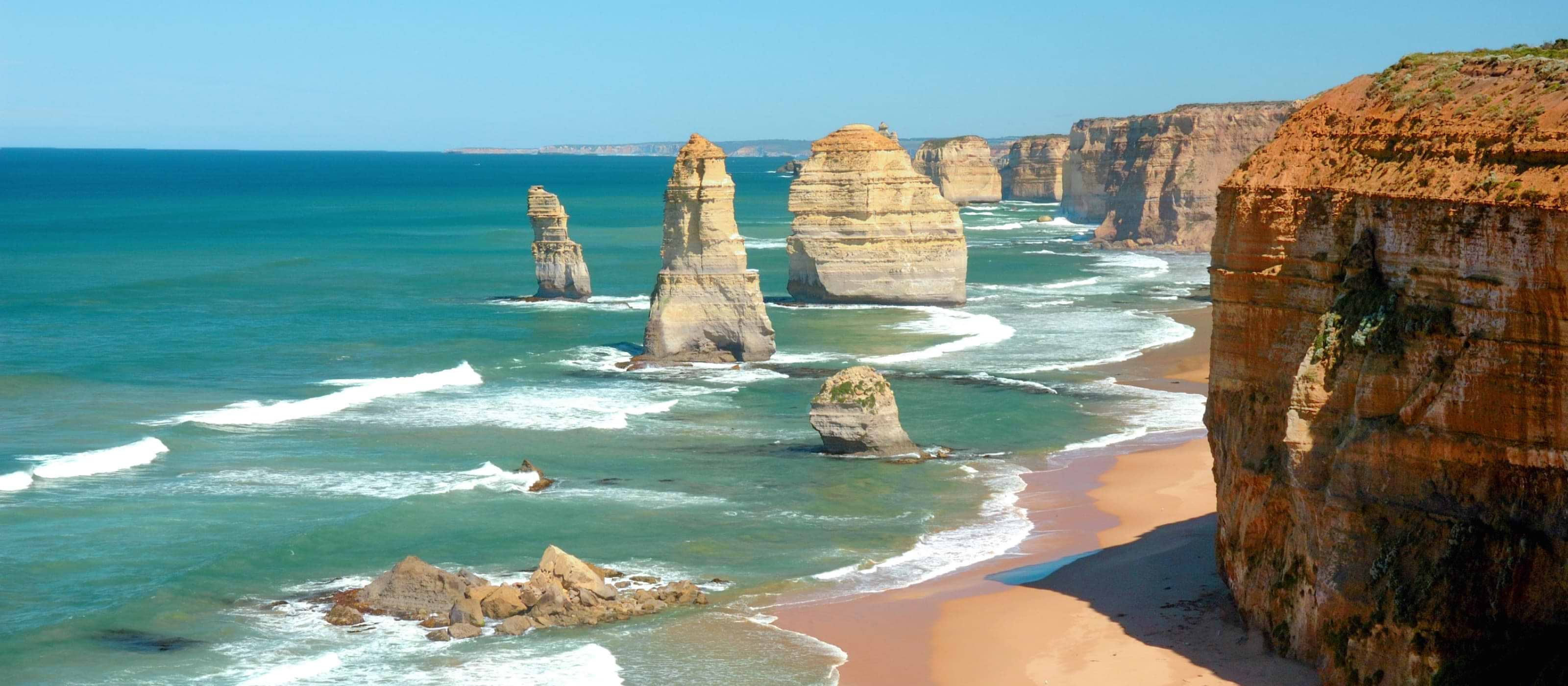 MELBOURNE, AUSTRALIA - Beach Cliff Clear Sky