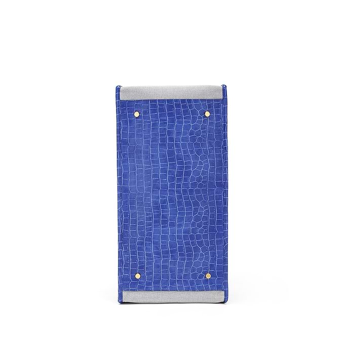 BC601_Bag-mod.-Carry-Me-Blu_Castaway_Bottom
