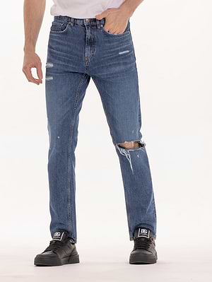 BOSS blue dark jeans slim fit ג'ינס בצבע כחול עם קרע בברך