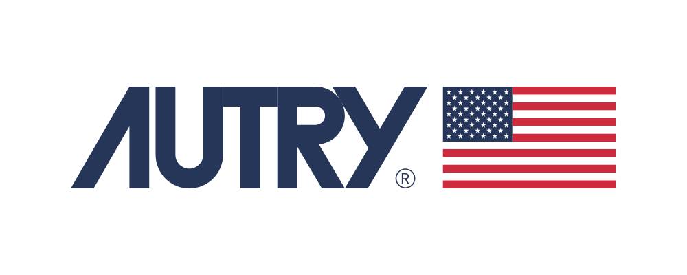 התמונה מציגה את הלוגו של Autry באותיות כחולות מודגשות לצד דגל אמריקאי קטן.