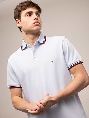 TOMMY HILFIGER polo light blue small logo פולו בצבע תכלת עם פסים בצווארון ובשרוול
