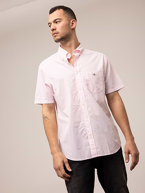 GANT pink poplin pocket regular fit short sleeve חולצה מכופתרת שרוול קצר בצבע ורוד