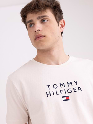 TOMMY HILFIGER stone center logo t shirt חולצה בצבע אבן ניוד עם רקמת המותג במרכז - XL