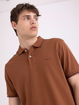 GANT polo brown strip small logo  חולצת פולו בצבע חום עם פס בצווארון