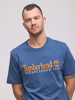 TIMBERLAND navy big logo t shirt חולצה בצבע כחול מעושן עם רקמת המותג בכתום P-96