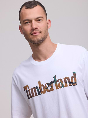 TIMBERLAND white big logo t shirt חולצה בצבע לבן עם הדפס המותג בצבע קומופלאש P-48