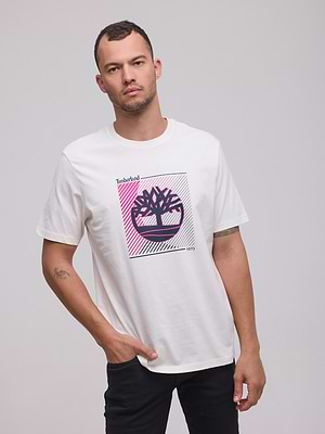 TIMBERLAND white big logo t shirt חולצה בצבע לבן שמנת  עם לוגו ריבוע בחזית המוצר סגול P-26