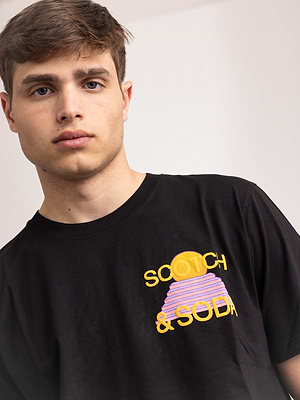 SCOTCH AND SODA black logo חולצה בצבע שחור הדפס צהוב סגול