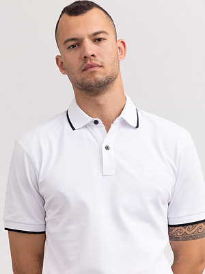 BOSS polo white black חולצת פולו בצבע לבן עם פס שחור בצווארון