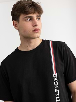 TOMMY HILFIGER black stripe print t shirt חולצה בצבע שחור עם פס לאורך המוצר