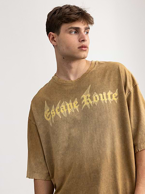 2512 . yellow gray oversize t shirt חולצה בצבע צהוב אפור קרעים בוט