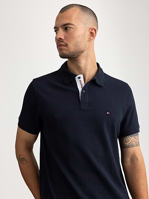 TOMMY HILFIGER regular fit polo navy small logo פולו בצבע נייבי כיתוב בצווארון