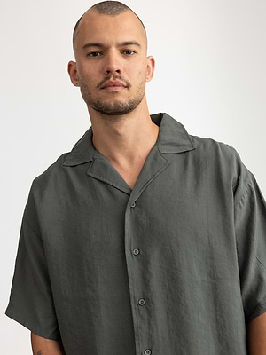 2512 short botton shirt חולצה מכופתרת שרוול קצר בצבע ירוק