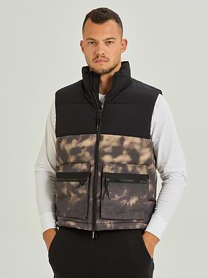 HUGO black vest ווסט שכפץ בצבע שחור ריצרץ לוגו למטה קומופלש