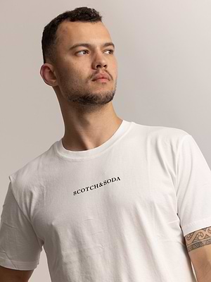 SCOTCH AND SODA white center logo back חולצה בצבע לבן הדפס קטן בחזית והדפס צבעוני בגב - L