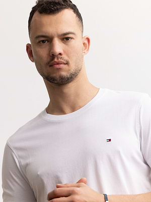 TOMMY HILFIGER white  t shirt חולצת בייסיק עם לוגו קטן בצבע לבן (EXTRA SLIM) - XXL