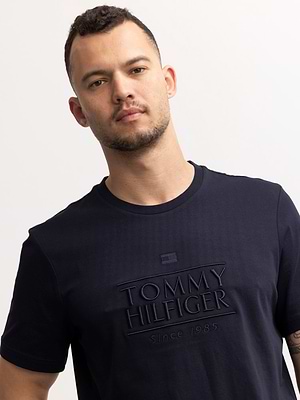 TOMMY HILFIGER navy on navy  shirt חולצה בצבע נייבי עם רקמה נייבי בחזית טון על טון - S