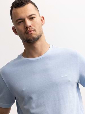 GANT light blue wash sunfaded pique t shirt small logo חולצת פיקה בצבע תכלת ווש