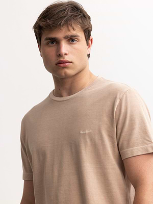 GANT beige wash sunfaded pique t shirt small logo חולצת פיקה בצבע בז' ווש