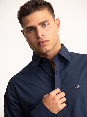 GANT slim strech poplin מכופתרת בצבע נייבי לוגו קטן בצד