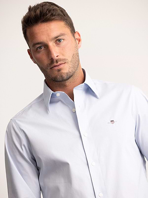 GANT slim strech poplin מכופתרת בצבע תכלת לוגו קטן בצד