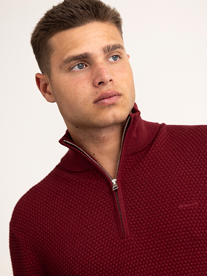 GANT textured cotton marino half zip סריג טקסטורה חצי רוכסן עם לוגו טון על טון בצבע בורדו