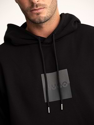 HUGO hoodie black square logo קפוצון בצבע שחור עם ריבוע במרכז המוצר