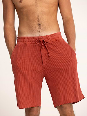 PALM MYKONOS waffle oversize short pants מכנס אוברסייז בד וופל בצבע אדום מעושן (חלק מסט) - L