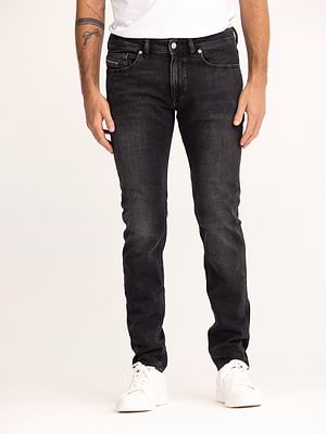 DIESEL jeans sleenker בצבע שחור משופשף